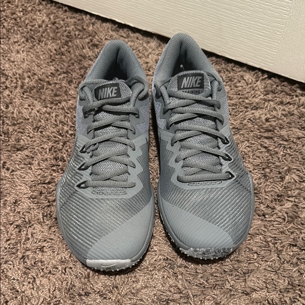 Nike Gray Athletic Running Shoes with Mesh Upper